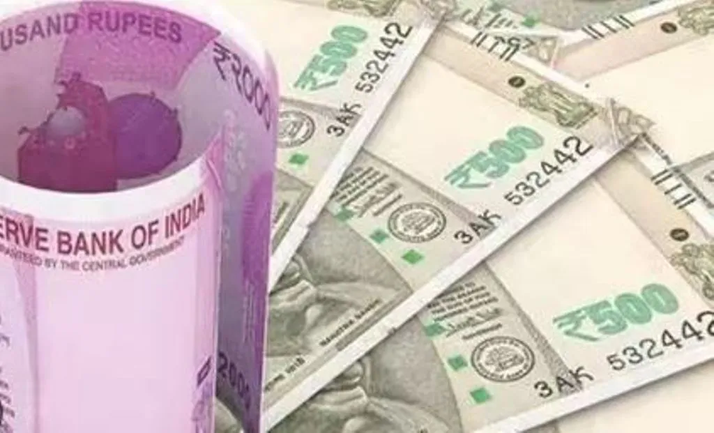 रुपया शुरुआती कारोबार में छह पैसे की बढ़त के साथ 83.08 पर पहुंचा 