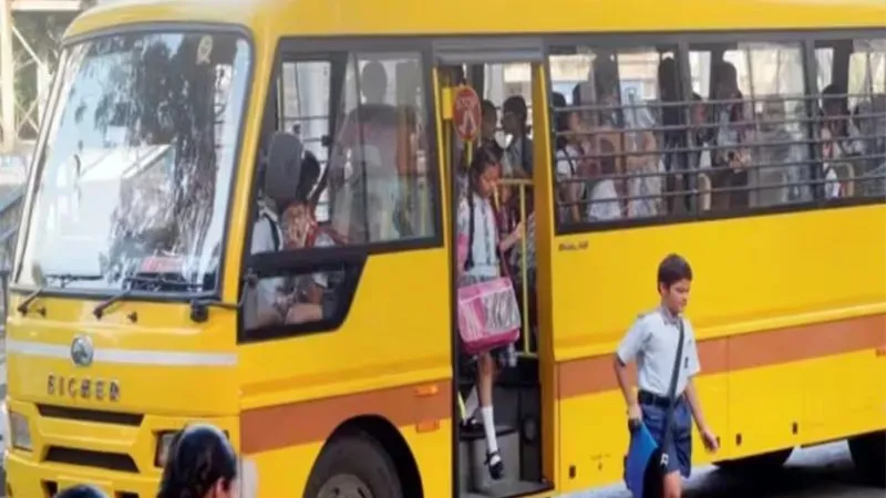 UP News: तीन माह के भीतर स्कूली वैन और बस में  लगेंगे सीसी टीवी  कैमरे, जीपीएस ट्रैकिंग से होगी वाहनों की निगरानी..