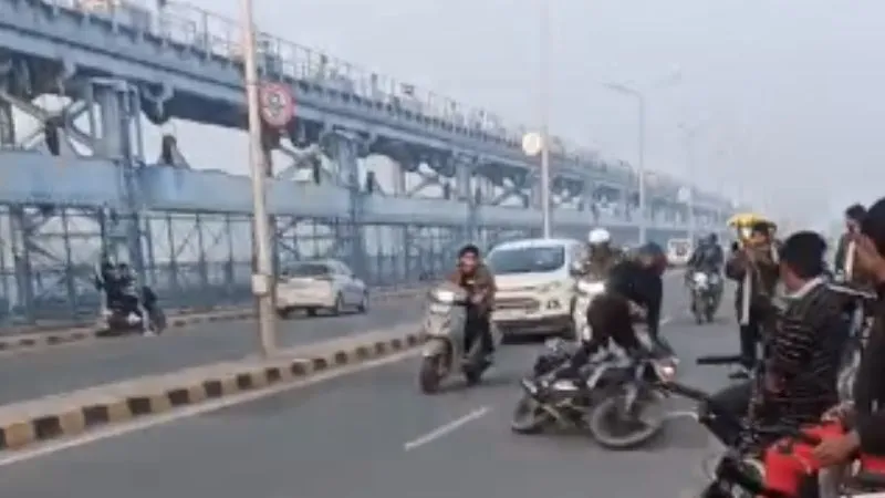 Kanpur: नहीं थम रहा स्टंटबाजी का सिलसिला, गंगाबैराज पर स्टंटबाज ने दिखाए खतरनाक करतब, वीडियो वायरल, जांच के आदेश...