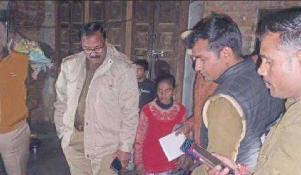 हरदोई: हिस्ट्रीशीटर ने घर के अंदर खुद को तमंचे से मारी गोली, मचा हड़कंप