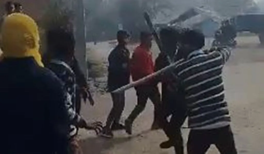 पीलीभीत: गणतंत्र दिवस कार्यक्रम देख बाहर आते ही युवक पर बरसे लाठी-डंडे, वीडियो वायरल..जानिए क्या हुई कार्रवाई 