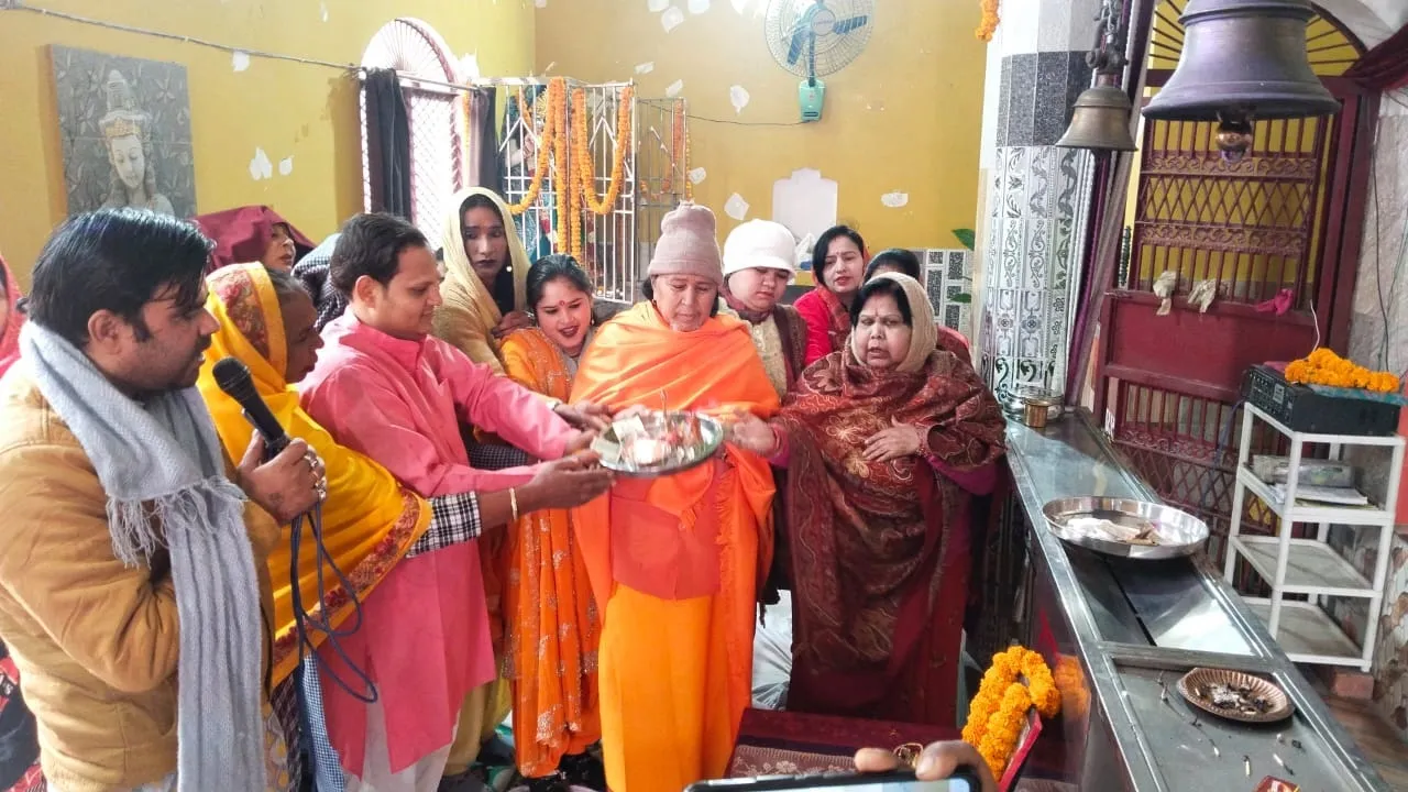 हाजी नाहिद खा ने मंदिर में किया हवन