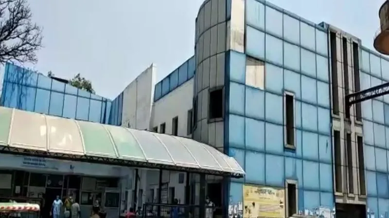 Kanpur: अब हैलट अस्पताल में होगी हार्मोनल जांच… अनियमित जीवन शैली व खानपान से लोग हो रहे तमाम जटिलताओं से ग्रस्त