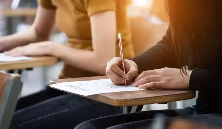 Pilibhit: एडमिट कार्ड नहीं मिलने से छूटी 20 परीक्षार्थियों की परीक्षा, मांगा जवाब... बोर्ड को भेजी जाएगी रिपोर्ट