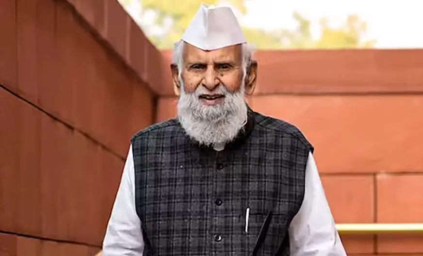 संभल: 'मुद्दतों रोया करोगे मेरे मर जाने के बाद...', शेर सुनाते हुए डॉ. बर्क का वीडियो सोशल मीडिया पर छाया