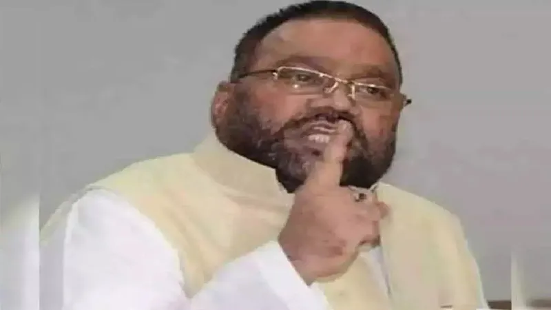 कौशांबी: स्वामी प्रसाद मौर्य का हिंदू जागरण मंच ने किया विरोध, दिखाया काला झंडा