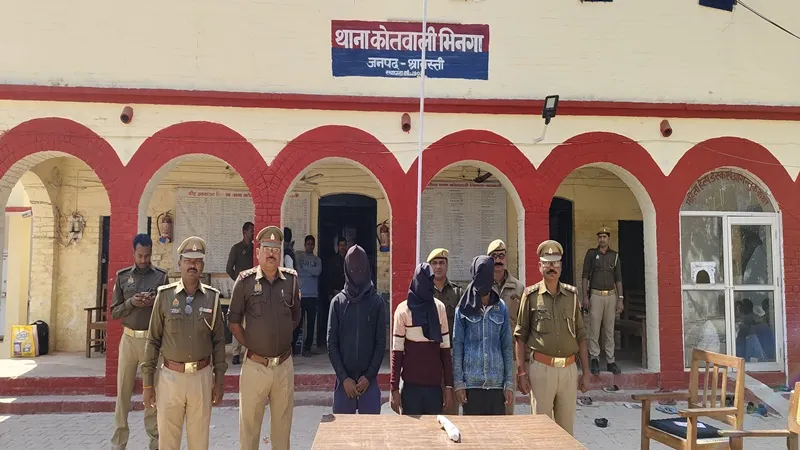 श्रावस्ती में तीन अंतर्जनपदीय पशु चोर गिरफ्तार, चोरी की 2 भैंसें और पिकअप समेत तमंचा बरामद 