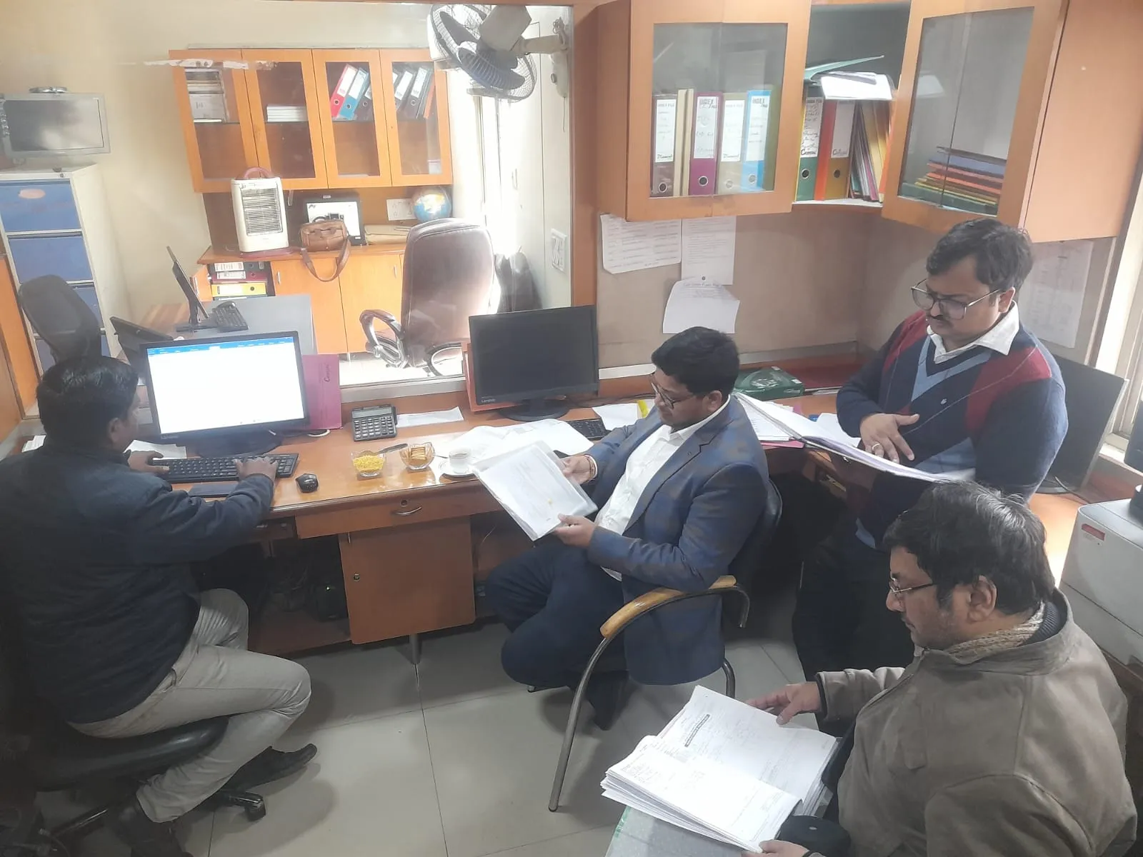 बरेली: कालीबाड़ी की एक फर्म में टीडीएस सर्वे करने पहुंची आयकर विभाग की टीम, की जा रही जांच