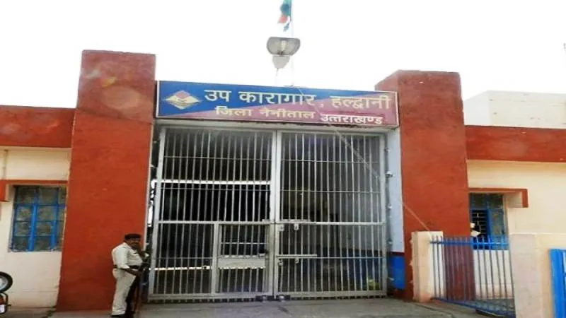 हल्द्वानी: दंगाइयों से मिलने पर पाबंदी, खाना भी खुले में खाने की इजाजत नहीं