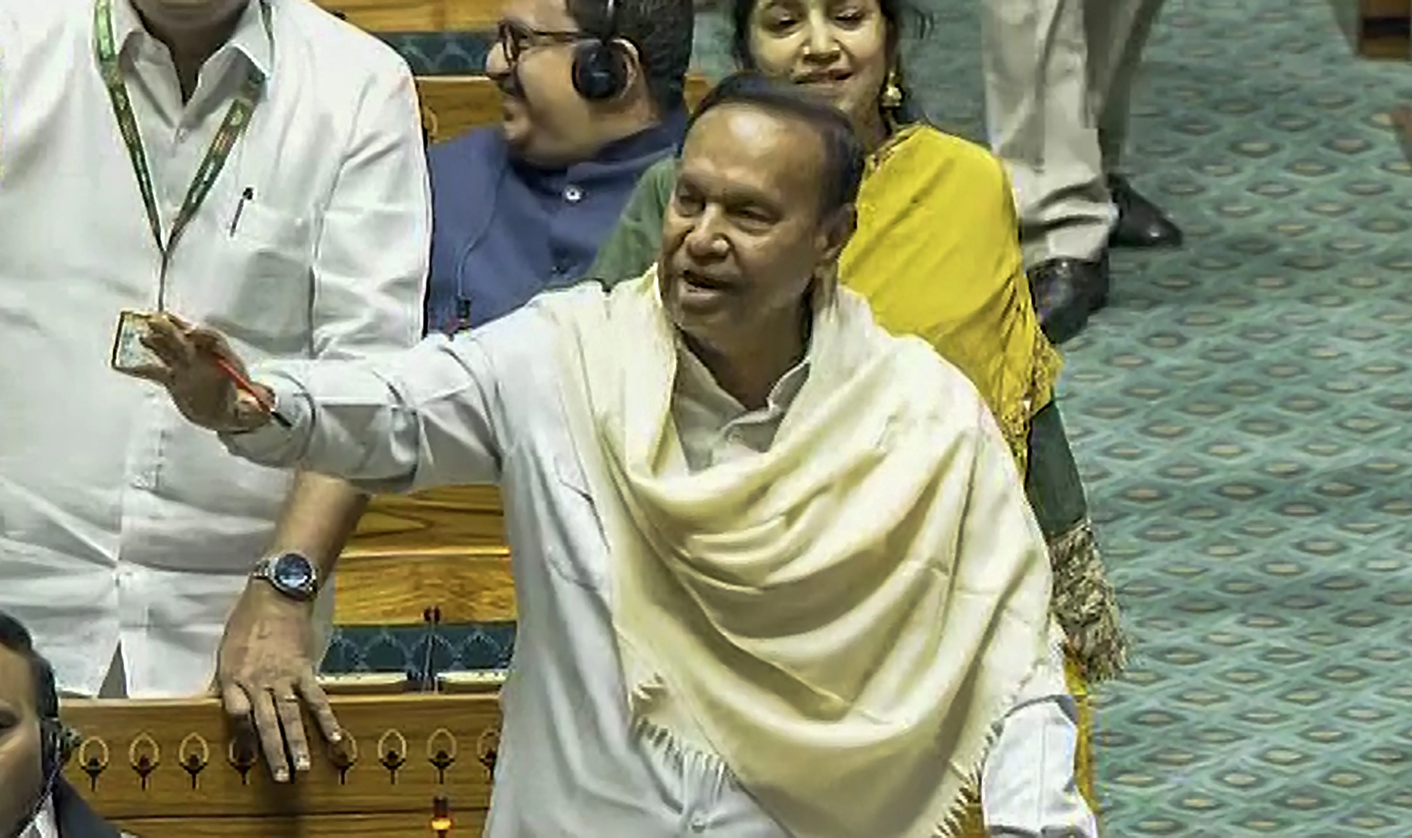 बालू की टिप्पणी पर लोकसभा में हंगामा, सत्तापक्ष ने की द्रमुक नेता से माफी की मांग 