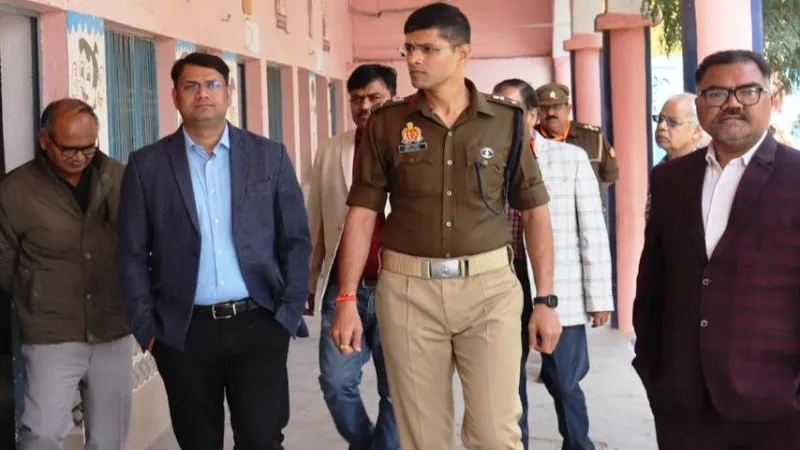 फिरोजाबाद : डीएम और एसएसपी ने परीक्षा केन्द्रों का किया निरीक्षण, दिए निर्देश