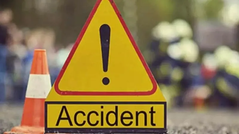 सोनभद्र में सड़क हादसा, ट्रैक्टर से कुचल कर दो बाइक सवार की मौत