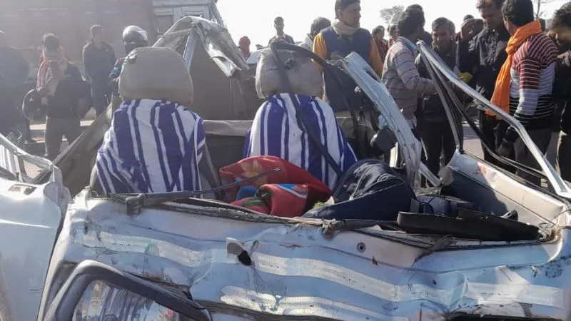 Kanpur News: स्कूली बच्चों से भरी वैन ट्रक से टकराई; हादसे में एक बच्चे की मौत; कई गंभीर रूप से घायल...