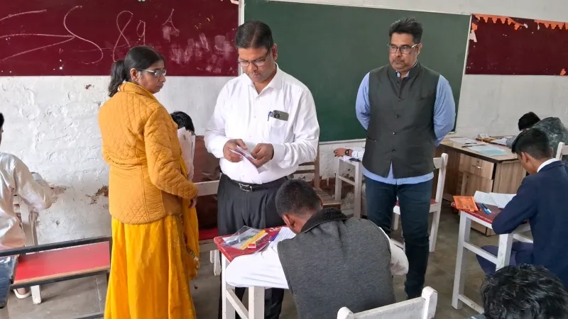 UP board exam: लखनऊ में डीएम ने परीक्षा केंद्रों का किया निरीक्षण, दिए जरूरी निर्देश-Video