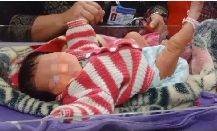 मुरादाबाद : मौत पर भारी पड़ी जिंदगी...नवजात बच्ची को मरने के लिए नाले में फेंका, फरिश्ता बनी मीनाक्षी ने बचाया