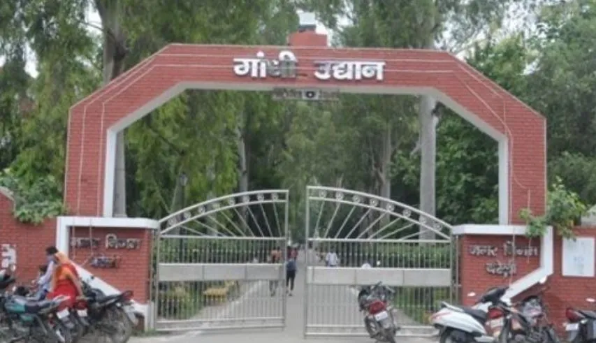 बरेली: गांधी उद्यान में अश्लील हरकतें करते प्रेमी युगल, एक्स पर शिकायत के बाद पुलिस ने की कार्रवाई, रिपोर्ट दर्ज