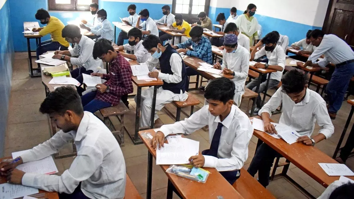 बदायूं: यूपी बोर्ड परीक्षा की एसटीएफ करेगी निगरानी, नकल करते पकड़े जाने पर भेजा जाएगा जेल, खुफिया तंत्र को सौंपी परीक्षा केंद्रों की सूची