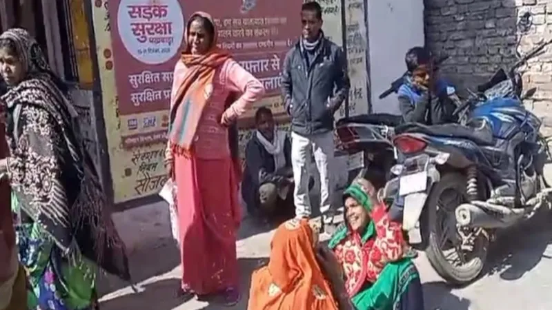 हरदोई : शाहाबाद में छत से नीचे गिरे पिता- पुत्र, बेटे की मौत 