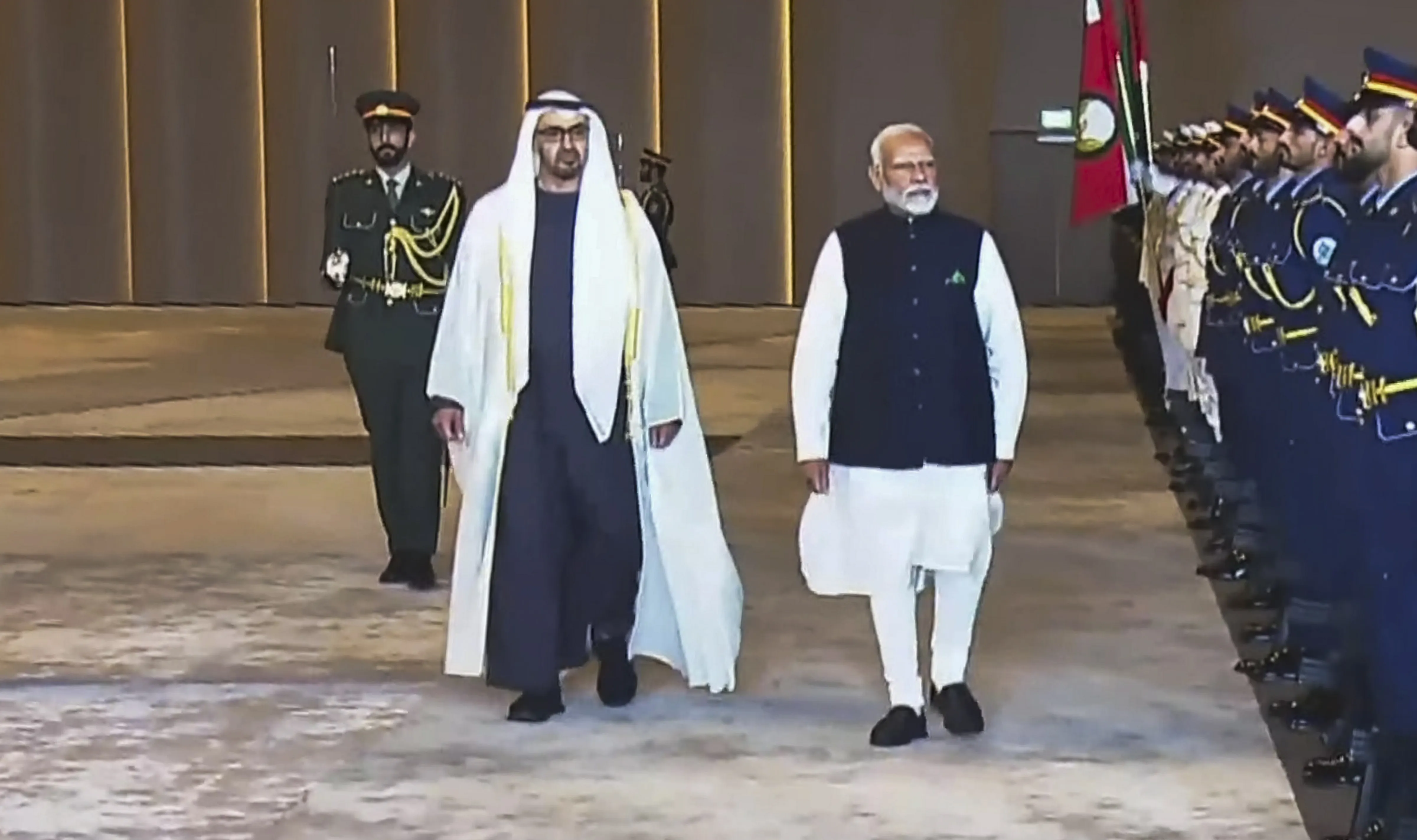 प्रधानमंत्री मोदी पहुंचे यूएई, अबू धाबी में पहले हिंदू मंदिर का करेंगे उद्घाटन 