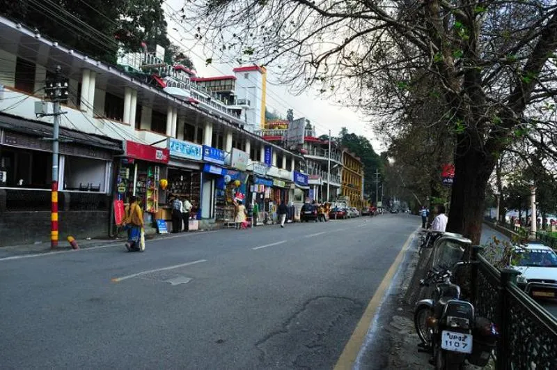 नैनीताल: माल रोड के सौंदर्यीकरण में आड़े आ रही दुकानों पर चलेगी जेसीबी