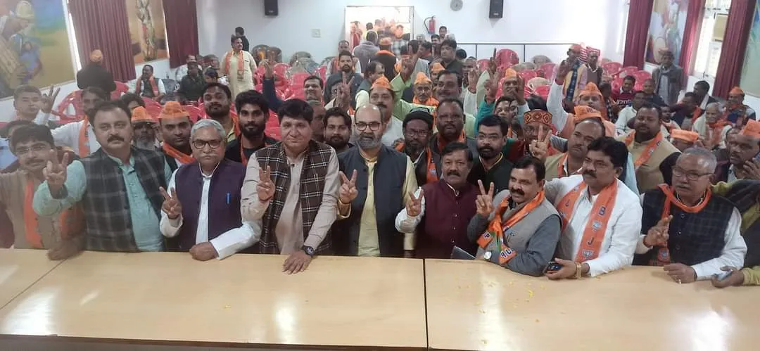 Bareilly News: पूर्व चेयरमैन समेत सपा-बसपा के 200 कार्यकर्ता भाजपा में शामिल