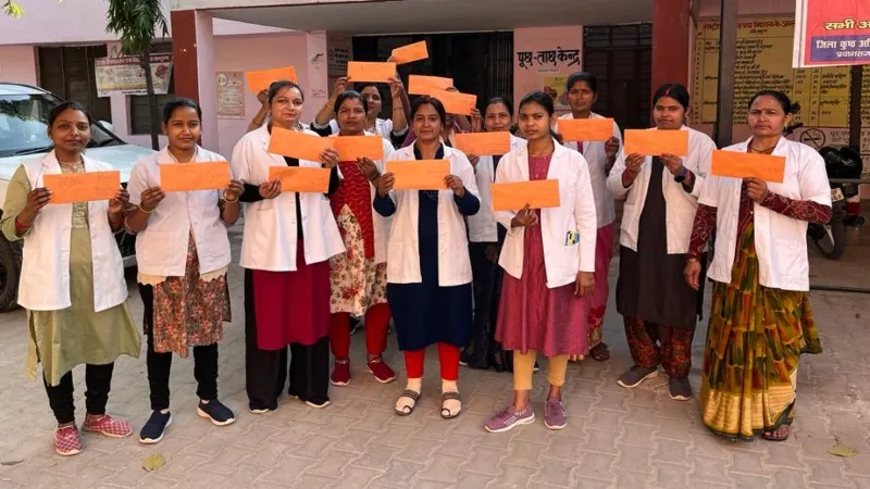 लखनऊ : CM योगी को NHM कर्मियों लिखीं 12000 चिट्ठियां, लगाई गुहार-मांग पूरी हुई तो बढ़ जाएगा वेतन!