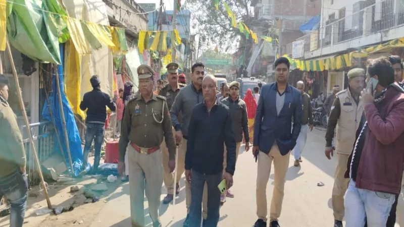 बाराबंकी में अभियान चलाकर हटाया अतिक्रमण, मुस्तैद रही पुलिस 