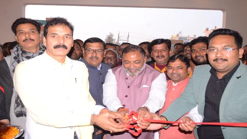 Video : बाराबंकी में फिसली मंत्री दयाशंकर सिंह की जुबान, NDA गठबंधन को लेकर बोले-टूट... 