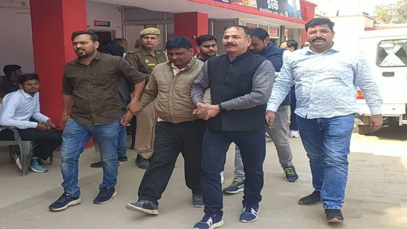 अयोध्या में रिश्वत लेते लेखपाल गिरफ्तार, पैमाइश के लिए पीड़ित से मांगे रुपये  