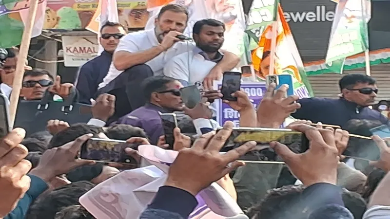 रायबरेली में बोले राहुल गांधी-यूपी का भविष्य रात को शराब पिये डांस कर रहा है 