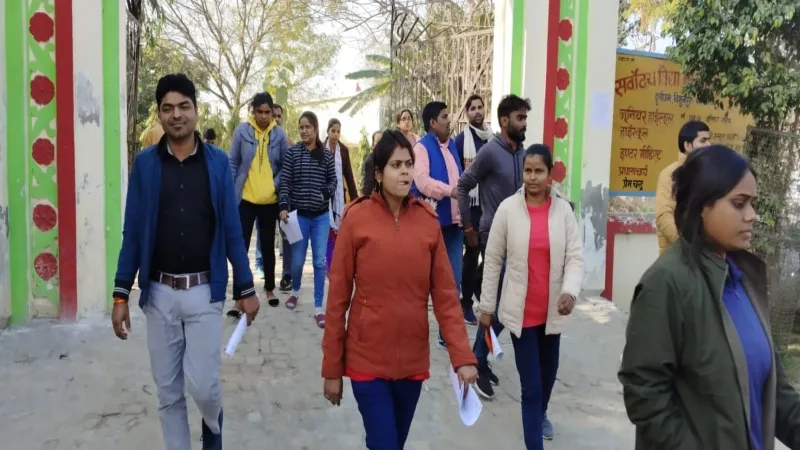 बाराबंकी : 4364 परीक्षार्थियों ने छोड़ी आरओ व एआरओ परीक्षा, डीएम-एसपी ने किया परीक्षा केंद्रों का निरीक्षण