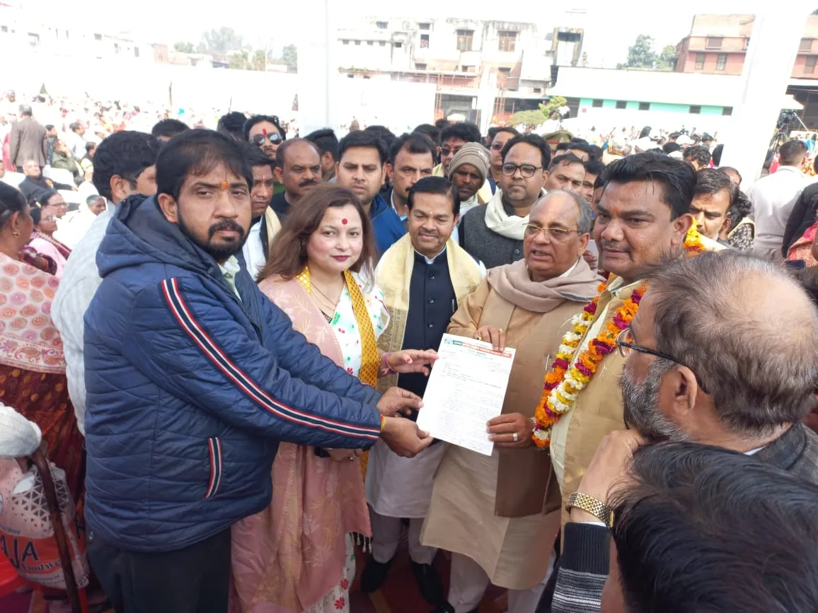 कासगंज: आयकर अधिनियम में संशोधन का व्यापारियों ने किया विरोध, सौंपा ज्ञापन
