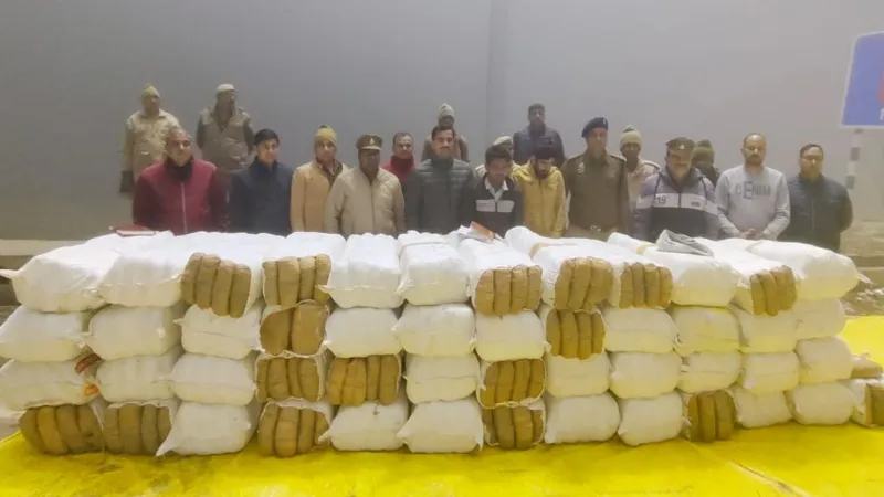Video : आगरा में ANTF ने पकड़ा 5 करोड़ रुपये से ज्यादा कीमत का गांजा, दो गिरफ्तार