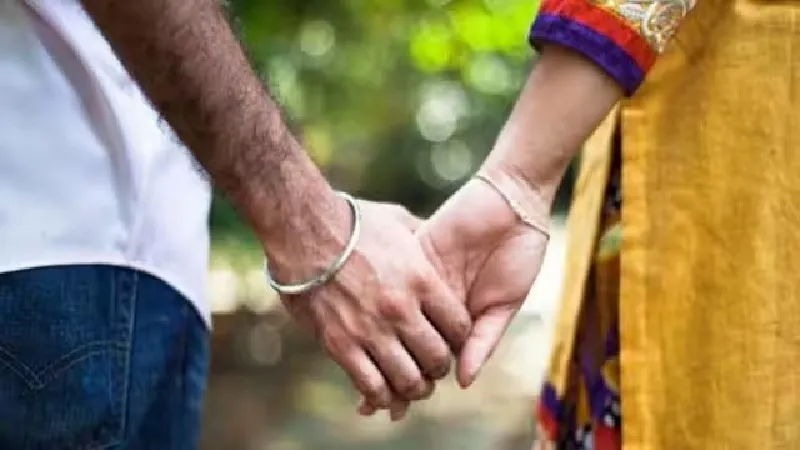 रामपुर: चार बच्चों की मां प्रधान के पति के साथ फरार, हो रही तरह-तरह की चर्चाएं