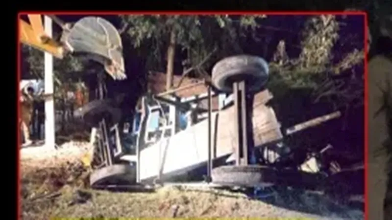  जौनपुर में भीषण हादसा: रोडवेज बस और ट्रैक्‍टर की टक्‍कर में छह श्रमिकों की मौत, दो गंभीर