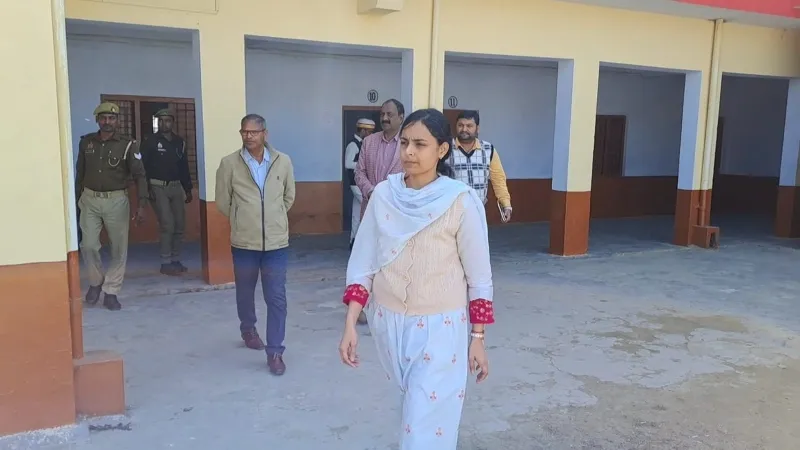 श्रावस्ती डीएम का सख्त निर्देश-परीक्षा केंद्र के आसपास बंद कराएं फोटोकॉपी शॉप  