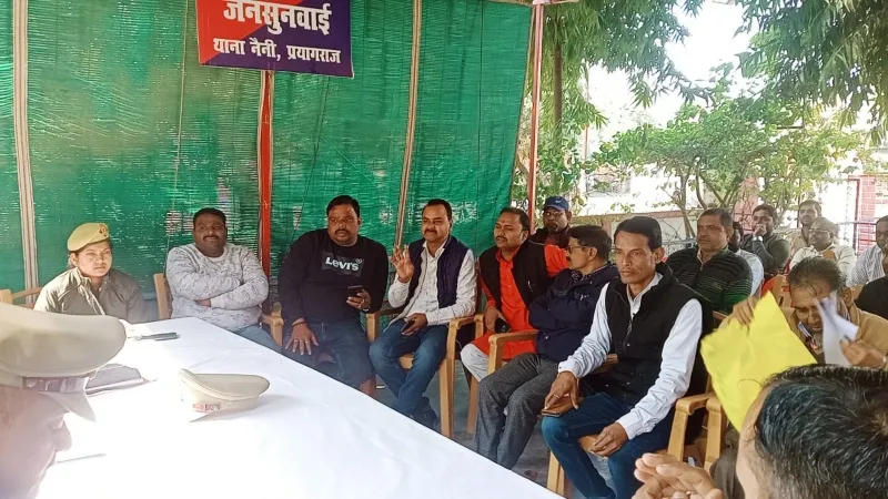 प्रयागराज में पार्षदों ने विद्युत अधिकारियों के खिलाफ खोला मोर्चा, मुकदमा दर्ज कराने को दी तहरीर