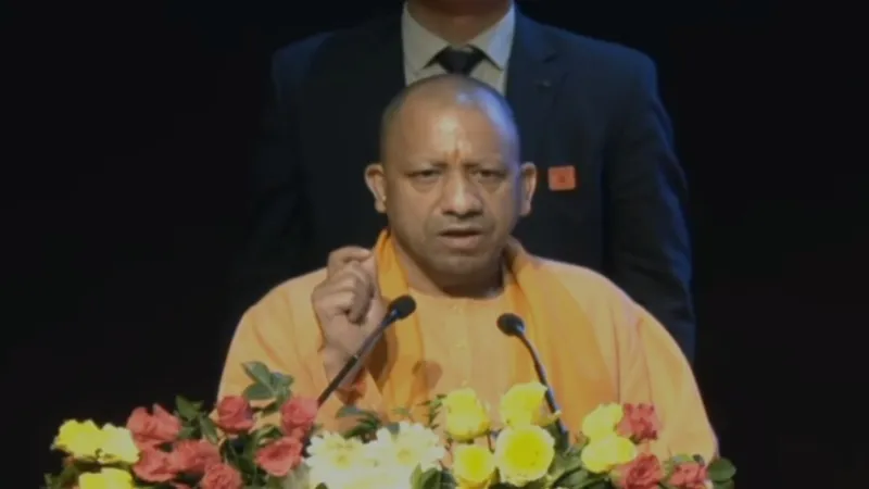 Video: सीएम योगी ने अभ्यर्थियों को दिए नियुक्ति पत्र, कहा-युवाओं के साथ 'पाप' करने वाले न घर के रहेंगे न घाट के