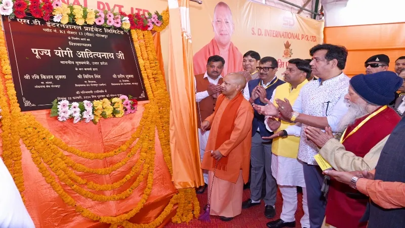 गोरखपुर को CM योगी ने दी 1040 करोड़ की सौगात, कहा-बेहतर कानून व्यवस्था का परिणाम है औद्योगिक विकास