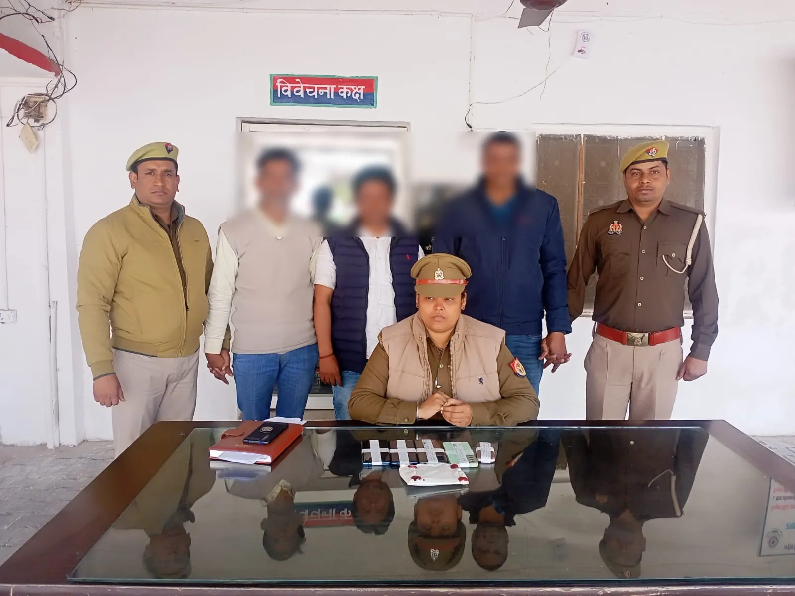 हाथरस: पुलिस और एसटीएफ टीम की संयुक्त कार्रवाई में सॉल्वर गैंग के तीन सदस्य गिरफ्तार