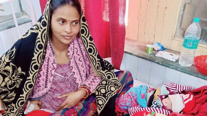 Unnao: महिला ने एकसाथ जन्मे तीन बच्चे; एक बेटी और दो बेटों को पाकर मां हुई अतिप्रसन्न...बच्चों को देखने के लिए लगी भीड़...