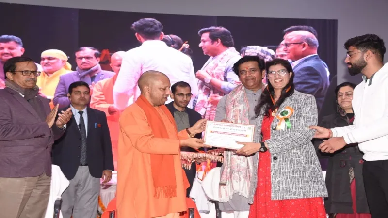 दिव्यांगजन सरकार और समाज के प्रोत्साहन के हकदार : सीएम योगी