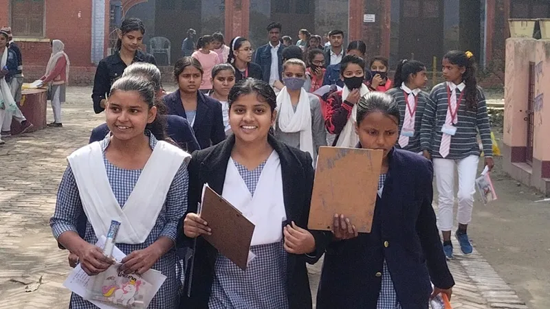 UP Board: हाईस्कूल में 3651 और इंटर में 2035 परीक्षार्थियों ने छोड़ी परीक्षा, परीक्षा केंद्रों पर दिखी सख्ती