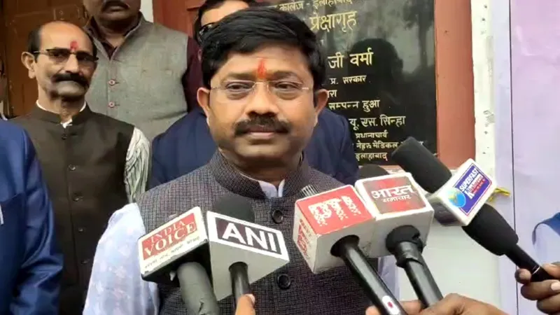 सपा प्रमुख के तंज पर नंदी का जवाब बोले, टोटी दिखते ही याद आते हैं अखिलेश, विरासत में गद्दी मिल सकती है बुद्धि नहीं