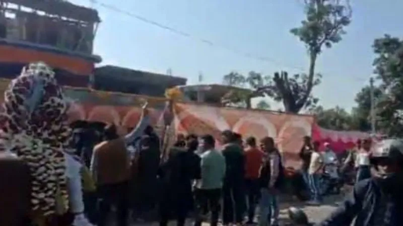 बाराबंकी : विवाह समारोह में जमकर हर्ष फायरिंग, वायरल हुआ वीडियो-पुलिस कर रही इंकार 