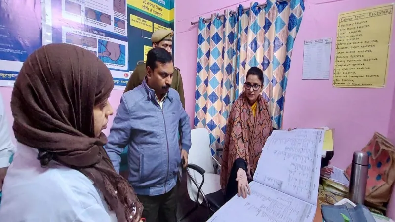 बहराइच : सीएचसी में उपलब्ध संसाधन का नहीं हो रहा उपयोग, नाराज डीएम ने रोका प्रभारी सीएमओ का वेतन