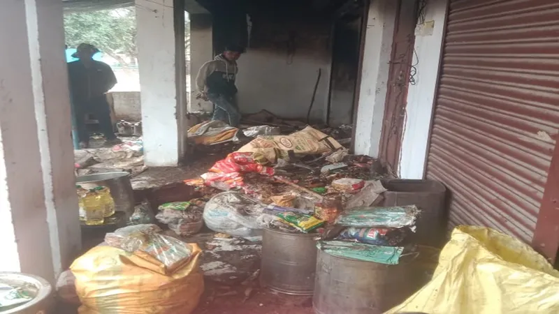 रायबरेली: चोरी के बाद दुकान में लगाई आग, लाखों का सामान राख