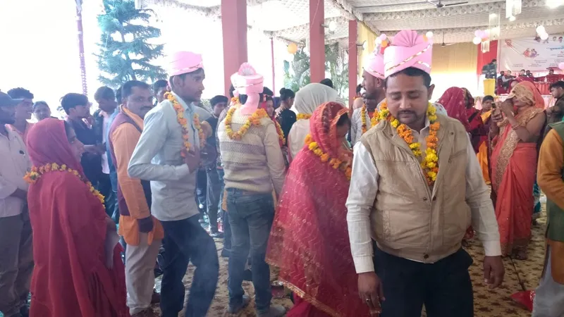 गोंडा: वैदिक मंत्रोच्चार के बीच 634 जोड़ियों की हुई शादी, 58 का पढ़ाया निकाह