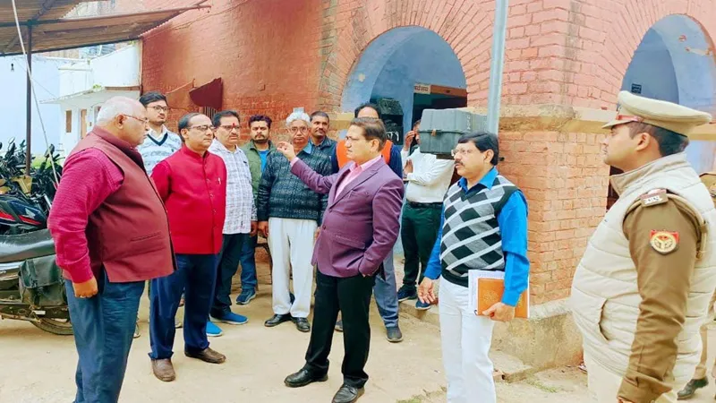 यूपी बोर्ड: कक्ष निरीक्षक से स्टेटिक मजिस्ट्रेट ने की अभद्रता, मांगी माफी