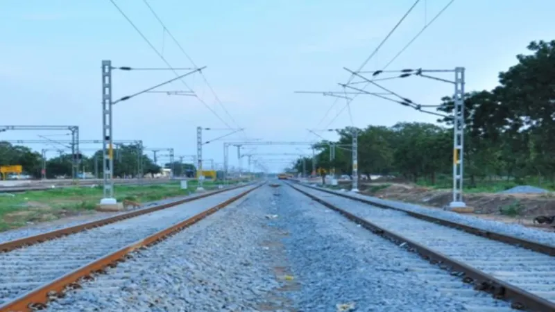 आगरा : ट्रेन की चपेट में आईं दो महिलाएं, एक की मौत 